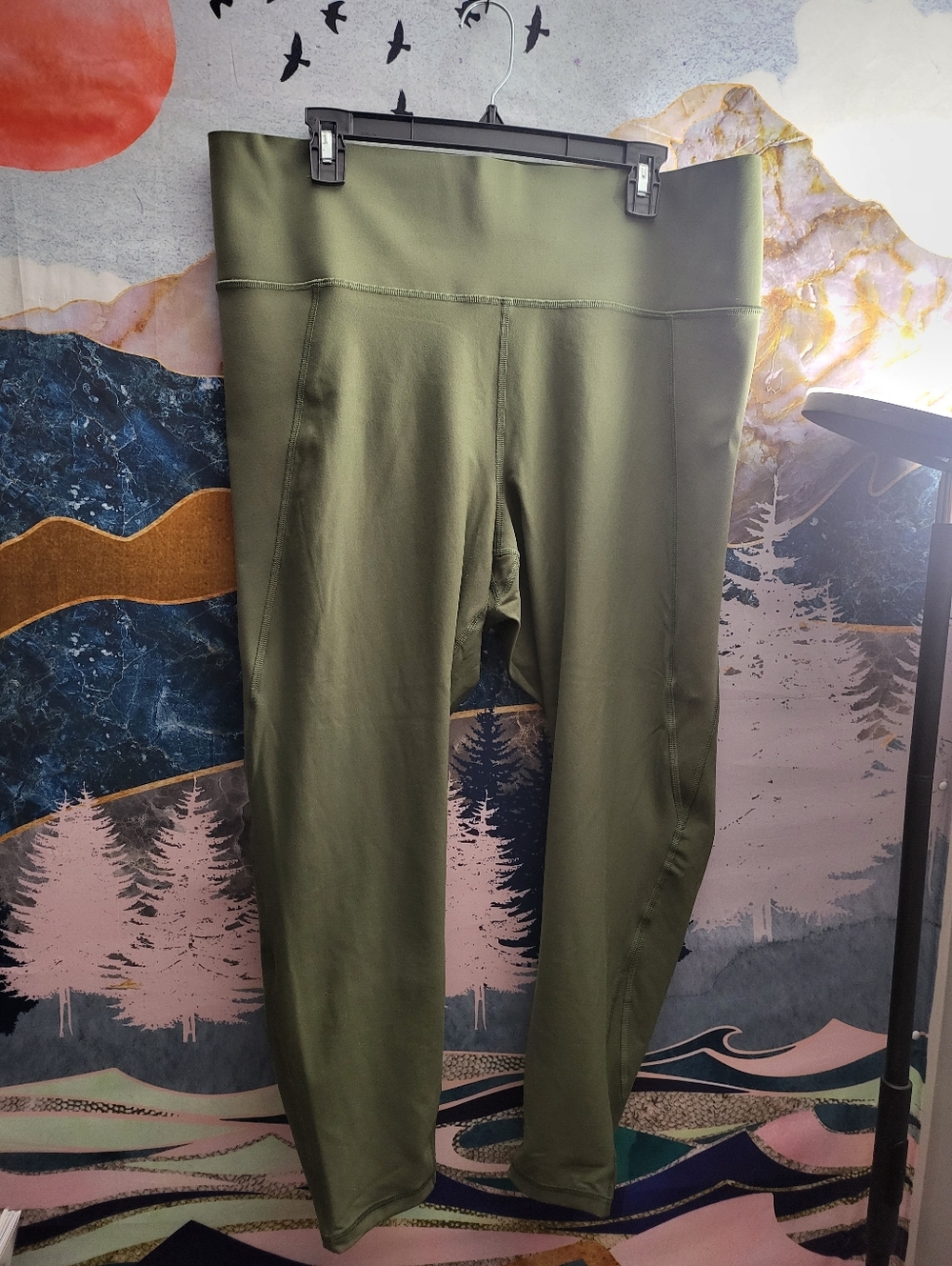NWOT! Old Navy Olive Green High-Waist Active Leggings